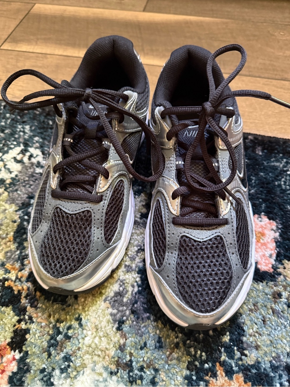 Nike Boys Black and Silver Sneakers